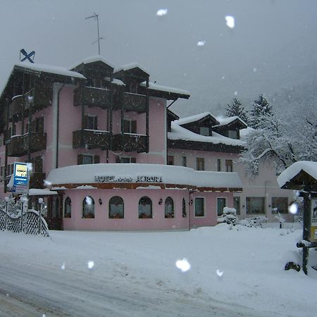 Hotel Aurora Cimego Esterno foto