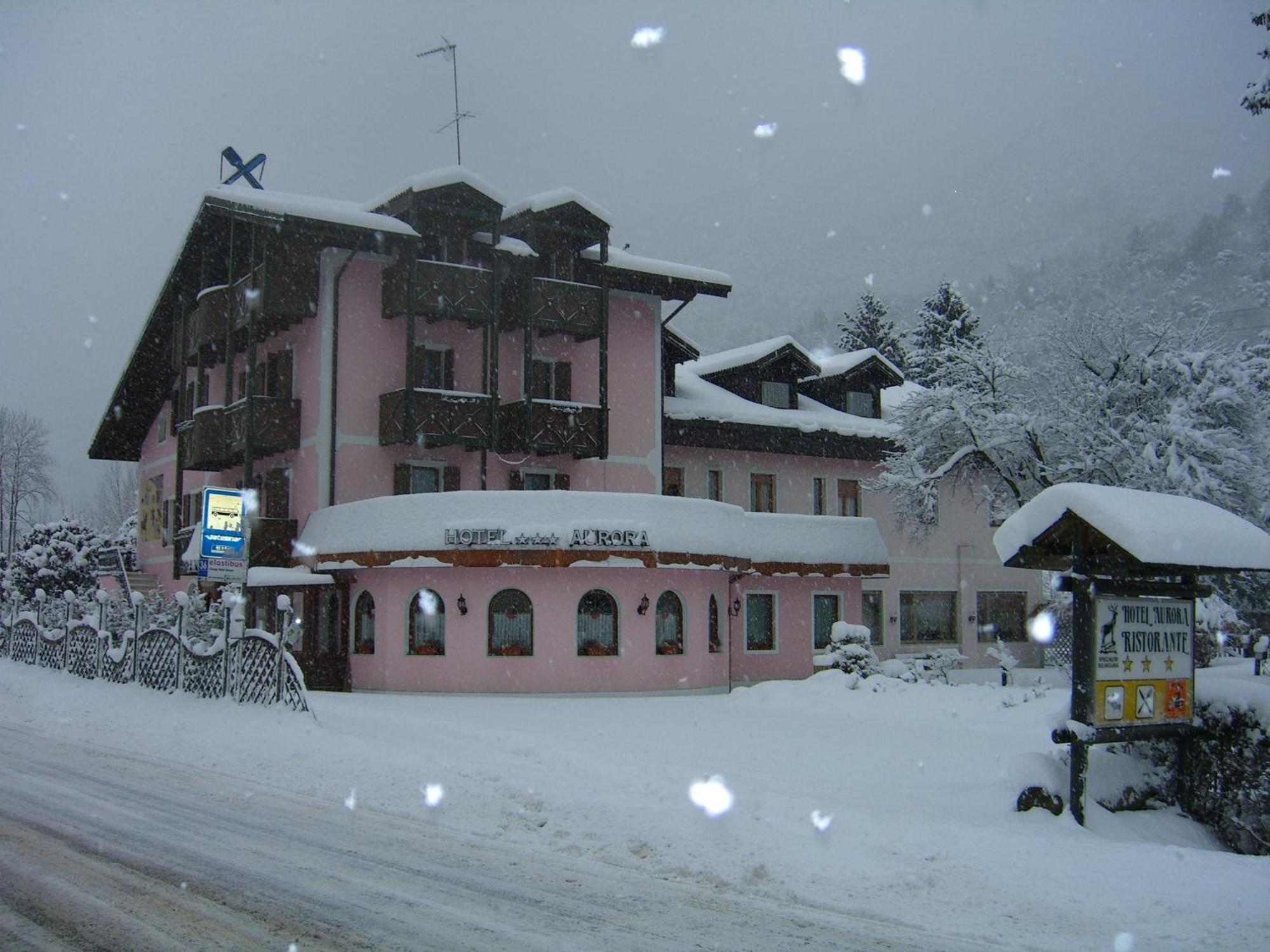 Hotel Aurora Cimego Esterno foto