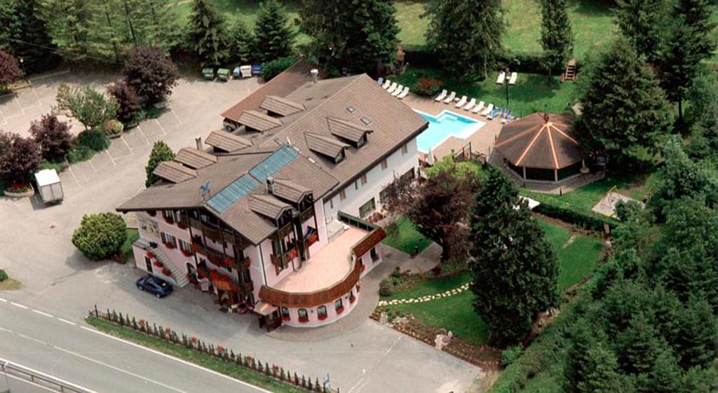 Hotel Aurora Cimego Esterno foto